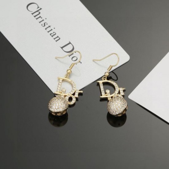 2025SS DIOR ディオール ファッションに新しい色 イヤリング 2025SS DIOR ディオール ファッションに新しい色 イヤリング
