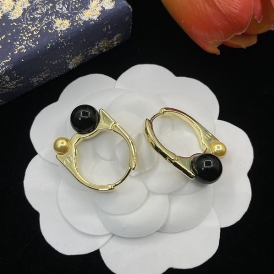 2025SS DIOR ディオール 今季はファション感漂う イヤリング 2025SS DIOR ディオール 今季はファション感漂う イヤリング
