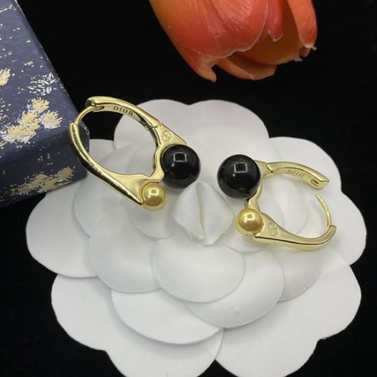 2025SS DIOR ディオール 今季はファション感漂う イヤリング 2025SS DIOR ディオール 今季はファション感漂う イヤリング