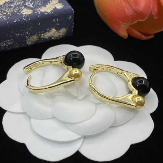 2025SS DIOR ディオール 今季はファション感漂う イヤリング 2025SS DIOR ディオール 今季はファション感漂う イヤリング