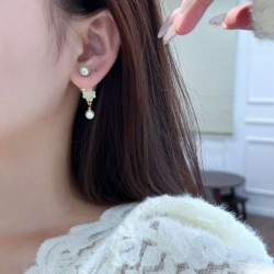 2025SS DIOR ディオール 雑誌も街も人気アイテム イヤリング