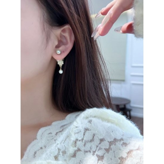 2025SS DIOR ディオール 雑誌も街も人気アイテム イヤリング 2025SS DIOR ディオール 雑誌も街も人気アイテム イヤリング