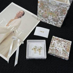 2025SS DIOR ディオール 雑誌も街も人気アイテム イヤリング