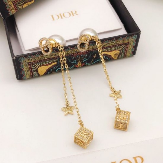 2025SS DIOR ディオール 引き続き人気のアイテム イヤリング 2025SS DIOR ディオール 引き続き人気のアイテム イヤリング