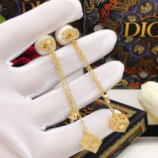 2025SS DIOR ディオール 引き続き人気のアイテム イヤリング 2025SS DIOR ディオール 引き続き人気のアイテム イヤリング