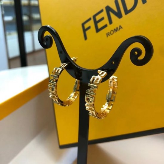 2025SS FENDI フェンデイ 季節の変わり目に活躍する イヤリング 2025SS FENDI フェンデイ 季節の変わり目に活躍する イヤリング