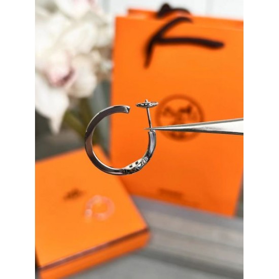 2025SS HERMES エルメス 絶大な支持を誇る春夏新作 イヤリング 2025SS HERMES エルメス 絶大な支持を誇る春夏新作 イヤリング
