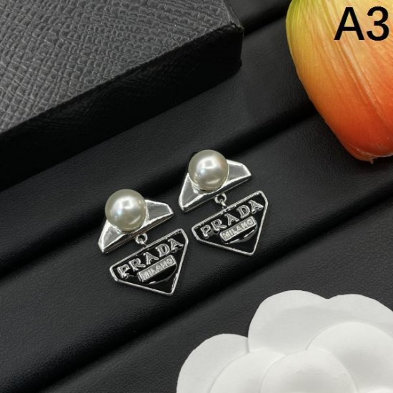 2025SS PRADA プラダ 今っぽいスタイルに決まる イヤリング 2025SS PRADA プラダ 今っぽいスタイルに決まる イヤリング