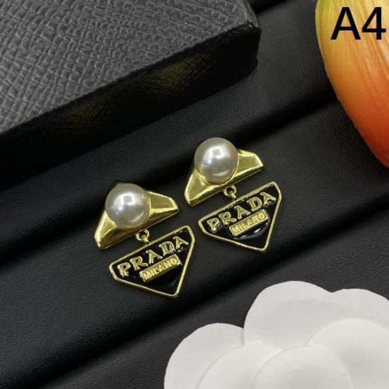 2025SS PRADA プラダ 今っぽいスタイルに決まる イヤリング 2025SS PRADA プラダ 今っぽいスタイルに決まる イヤリング