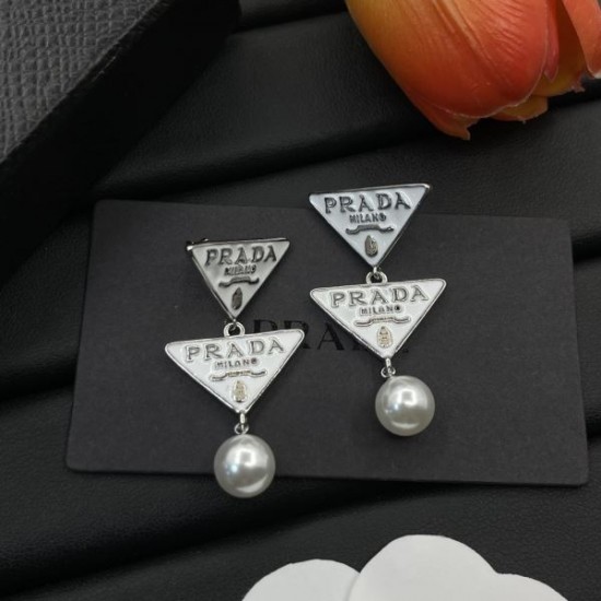 2025SS PRADA プラダ 存在感ばっちりなアイテム イヤリング 2025SS PRADA プラダ 存在感ばっちりなアイテム イヤリング