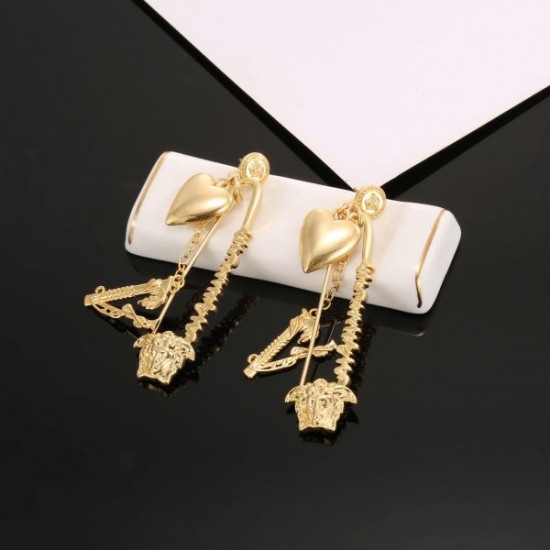 2025SS VERSACE ヴェルサーチェ 呼び声が高い新名品 イヤリング 2025SS VERSACE ヴェルサーチェ 呼び声が高い新名品 イヤリング