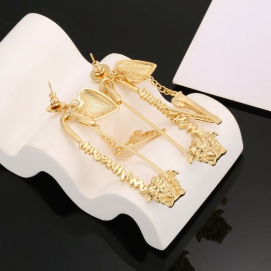 2025SS VERSACE ヴェルサーチェ 呼び声が高い新名品 イヤリング 2025SS VERSACE ヴェルサーチェ 呼び声が高い新名品 イヤリング