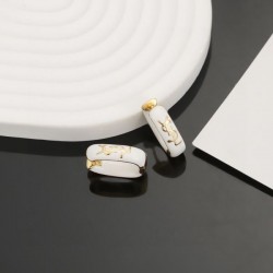2025SS YSL イヴ サンローラン 絶妙な着こなしに イヤリング