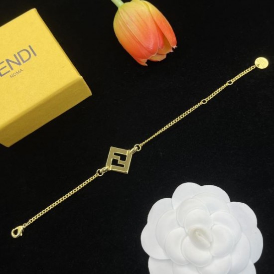 2025SS FENDI フェンデイ 最新のトレンドを感じされる ブレスレット 2025SS FENDI フェンデイ 最新のトレンドを感じされる ブレスレット
