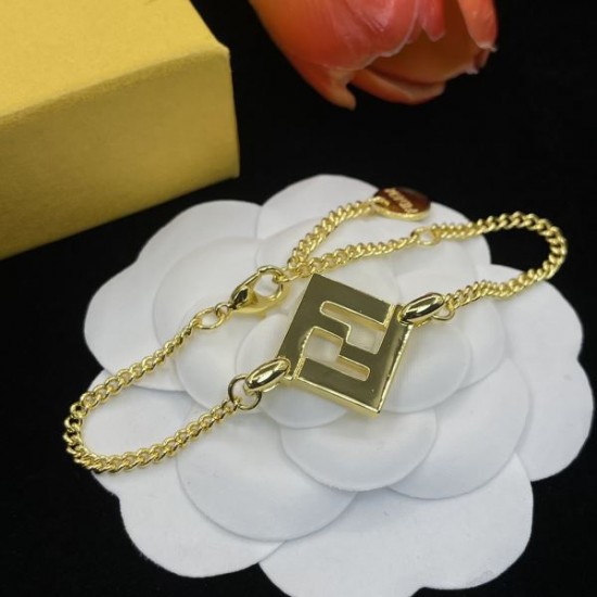 2025SS FENDI フェンデイ 最新のトレンドを感じされる ブレスレット 2025SS FENDI フェンデイ 最新のトレンドを感じされる ブレスレット