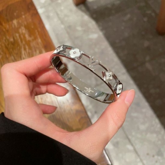 2025SS LOUIS VUITTON ルイヴィトン 超レア人気セール ブレスレット 2025SS LOUIS VUITTON ルイヴィトン 超レア人気セール ブレスレット