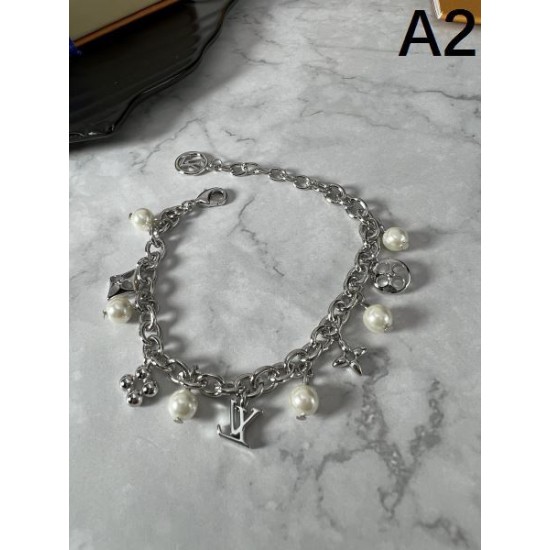 2025SS LOUIS VUITTON ルイヴィトン 超人気モデル入荷 ブレスレット 2025SS LOUIS VUITTON ルイヴィトン 超人気モデル入荷 ブレスレット