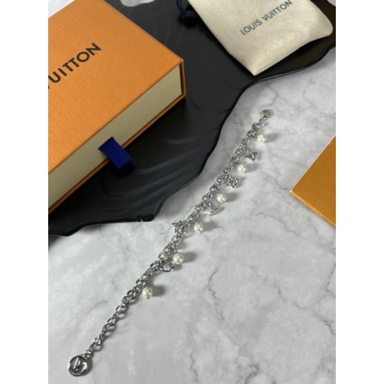 2025SS LOUIS VUITTON ルイヴィトン 超人気モデル入荷 ブレスレット 2025SS LOUIS VUITTON ルイヴィトン 超人気モデル入荷 ブレスレット