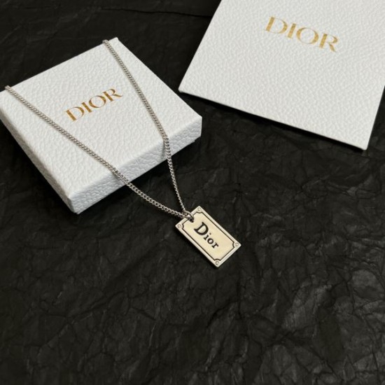 2025SS DIOR ディオール 季節の変わり目に活躍する ネックレス 2025SS DIOR ディオール 季節の変わり目に活躍する ネックレス