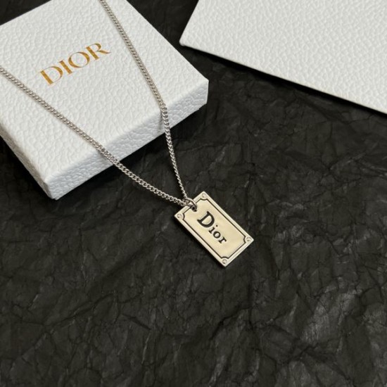 2025SS DIOR ディオール 季節の変わり目に活躍する ネックレス 2025SS DIOR ディオール 季節の変わり目に活躍する ネックレス