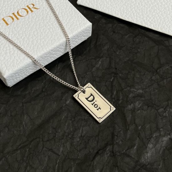 2025SS DIOR ディオール 季節の変わり目に活躍する ネックレス 2025SS DIOR ディオール 季節の変わり目に活躍する ネックレス
