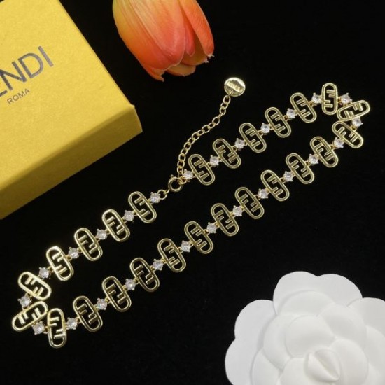 2025SS FENDI フェンデイ 今季はトップスにおすすめ ネックレス 2025SS FENDI フェンデイ 今季はトップスにおすすめ ネックレス