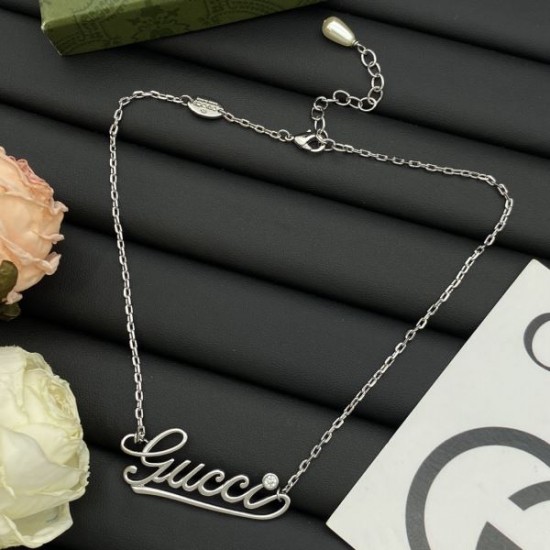 2025SS GUCCI グッチ 上品なカジュアルコーデに ネックレス 2025SS GUCCI グッチ 上品なカジュアルコーデに ネックレス