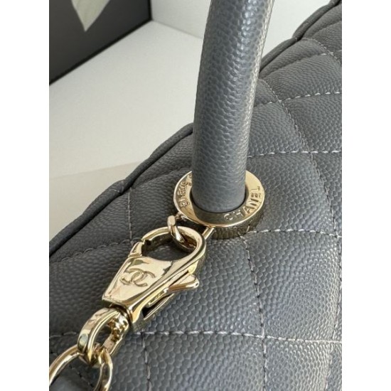 2025SS トートバッグ CHANEL シャネル カジュアルに着こなし 2025SS トートバッグ CHANEL シャネル カジュアルに着こなし