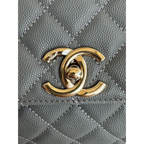 2025SS トートバッグ CHANEL シャネル カジュアルに着こなし 2025SS トートバッグ CHANEL シャネル カジュアルに着こなし