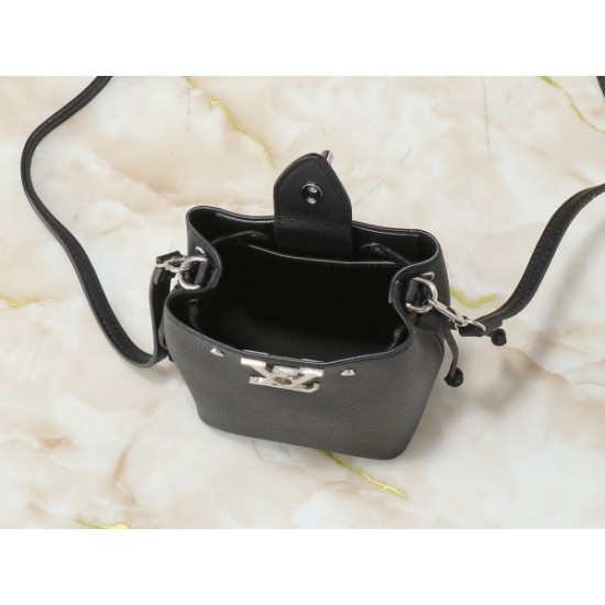 2025SS トートバッグ LOUIS VUITTON ルイヴィトン 魅力的な美品 2025SS トートバッグ LOUIS VUITTON ルイヴィトン 魅力的な美品