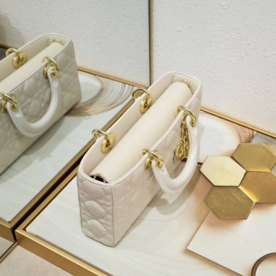 2025SS トートバッグ DIOR ディオール 可愛い完売確実 大人気 2025SS トートバッグ DIOR ディオール 可愛い完売確実 大人気