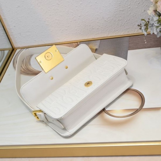 2025SS トートバッグ DIOR ディオール 新作セール価格でゲット 2025SS トートバッグ DIOR ディオール 新作セール価格でゲット
