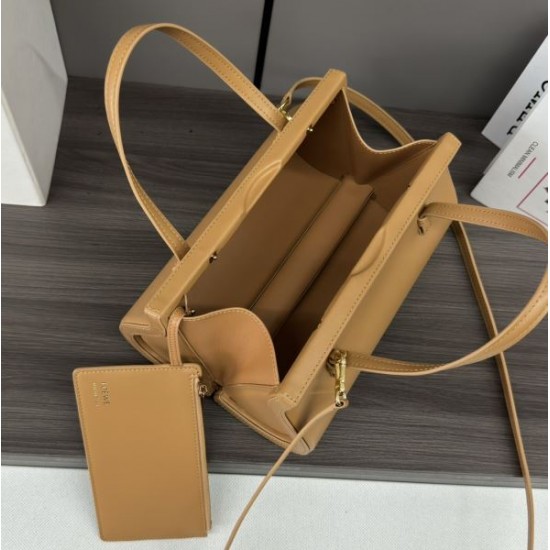 2025SS トートバッグ LOEWE ロエベ トレンドコーデが楽しめ 2025SS トートバッグ LOEWE ロエベ トレンドコーデが楽しめ