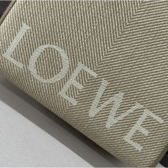 2025SS トートバッグ LOEWE ロエベ 個性的な印象に仕上がり 2025SS トートバッグ LOEWE ロエベ 個性的な印象に仕上がり