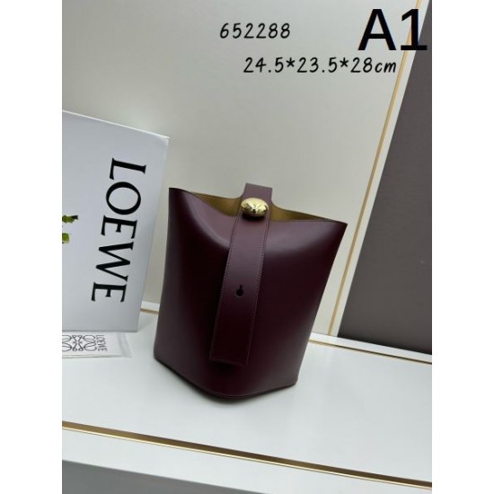 2025SS トートバッグ LOEWE ロエベ 新作カジュアルコーデに 2025SS トートバッグ LOEWE ロエベ 新作カジュアルコーデに