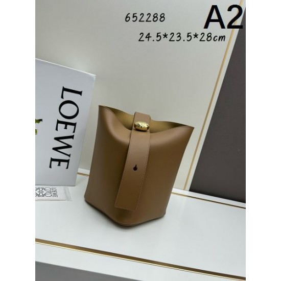 2025SS トートバッグ LOEWE ロエベ 新作カジュアルコーデに 2025SS トートバッグ LOEWE ロエベ 新作カジュアルコーデに