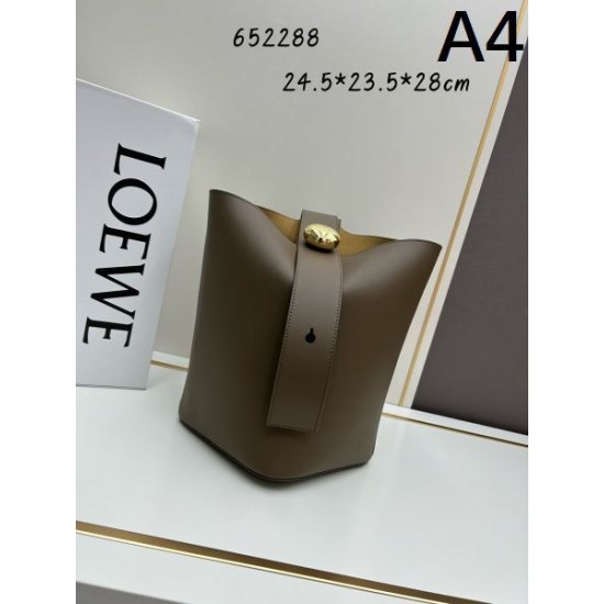 2025SS トートバッグ LOEWE ロエベ 新作カジュアルコーデに 2025SS トートバッグ LOEWE ロエベ 新作カジュアルコーデに