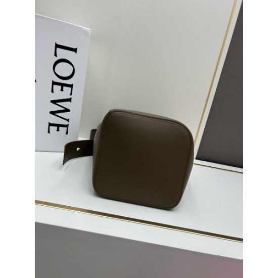 2025SS トートバッグ LOEWE ロエベ 新作カジュアルコーデに 2025SS トートバッグ LOEWE ロエベ 新作カジュアルコーデに