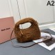 2025SS トートバッグ MIU MIU ミュウミュウ 芸能人着用商品 2025SS トートバッグ MIU MIU ミュウミュウ 芸能人着用商品