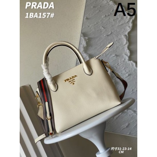 2025SS トートバッグ PRADA プラダ スタイリッシュな雰囲気 2025SS トートバッグ PRADA プラダ スタイリッシュな雰囲気
