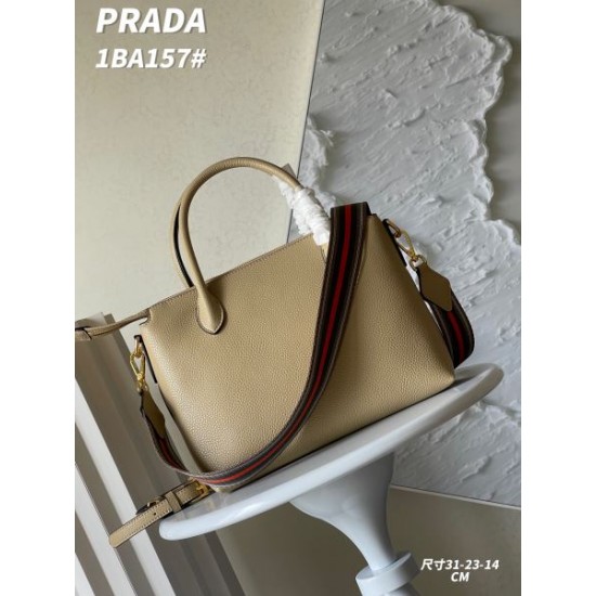 2025SS トートバッグ PRADA プラダ スタイリッシュな雰囲気 2025SS トートバッグ PRADA プラダ スタイリッシュな雰囲気