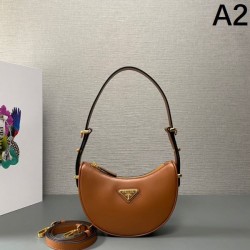 2025SS トートバッグ PRADA プラダ 日本でも大人気のモデル