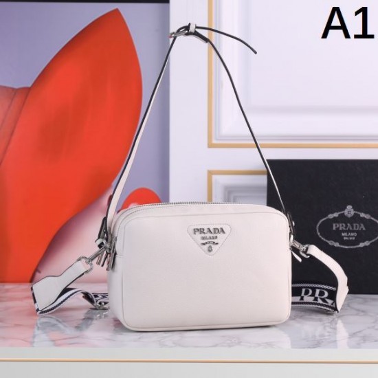 2025SS トートバッグ PRADA プラダ レトロ感のあるデザイン 2025SS トートバッグ PRADA プラダ レトロ感のあるデザイン