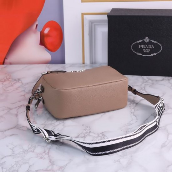 2025SS トートバッグ PRADA プラダ レトロ感のあるデザイン 2025SS トートバッグ PRADA プラダ レトロ感のあるデザイン