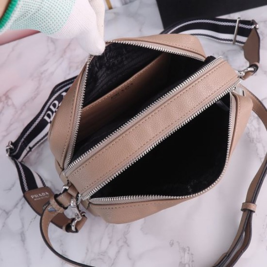 2025SS トートバッグ PRADA プラダ レトロ感のあるデザイン 2025SS トートバッグ PRADA プラダ レトロ感のあるデザイン