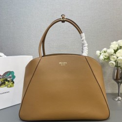2025SS トートバッグ PRADA プラダ オシャレだけど疲れない