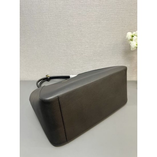 2025SS トートバッグ PRADA プラダ オシャレだけど疲れない 2025SS トートバッグ PRADA プラダ オシャレだけど疲れない