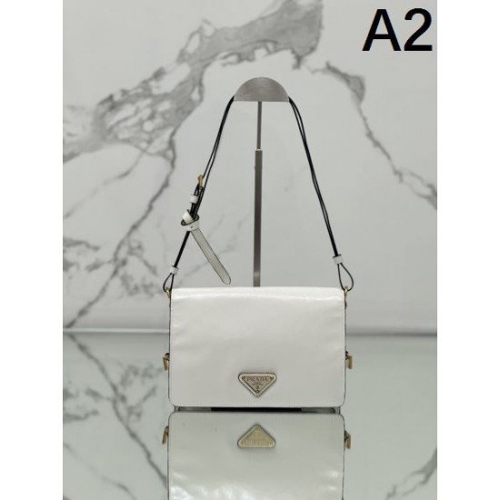 2025SS ショルダーバッグ PRADA プラダ 引き続き注目のスタイル 2025SS ショルダーバッグ PRADA プラダ 引き続き注目のスタイル