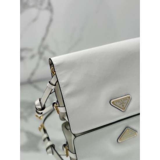 2025SS ショルダーバッグ PRADA プラダ 引き続き注目のスタイル 2025SS ショルダーバッグ PRADA プラダ 引き続き注目のスタイル