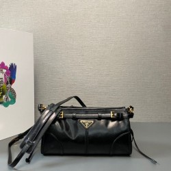 2025SS ショルダーバッグ PRADA プラダ 今季はファション感漂う